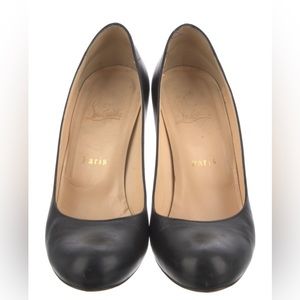 Christian Louboutin Simple leather pump. 4” inch Size 38.5.